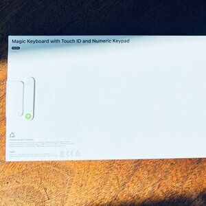 Apple Magic Keyboard with touch ID (2025)